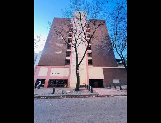 4 BEDROOM APARTMENT FOR SALE IN HILLBROW